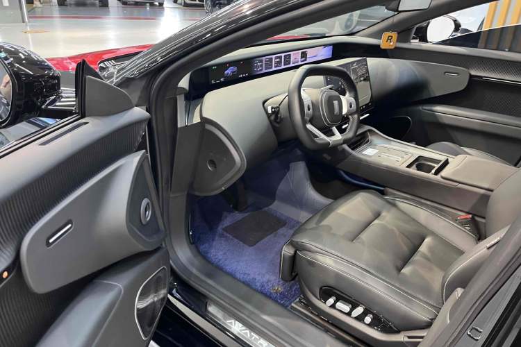 Used  12 2024 Updated Version 700 Three-Laser Rear-Wheel Drive Luxury Edition
