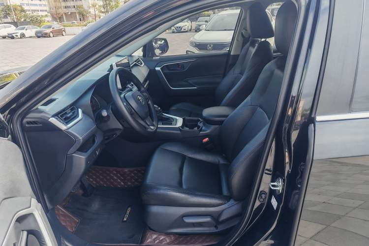 Used Toyota Wildlander 2022 Updated Version 2.0L CVT Two-Wheel Drive Leading Edition
