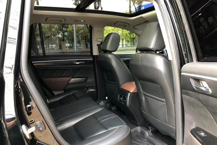 Used GAC Trumpchi GS7 2017 320T Four-Wheel Drive Luxury Smart Connectivity Model