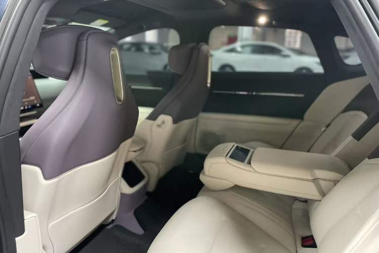 Used  12 2025 Ultra Extended-Range Edition
