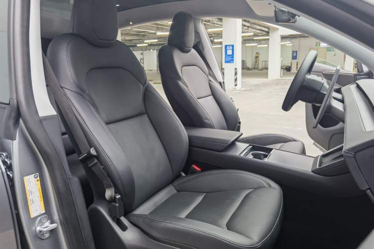 Used Tesla Model Y 2025 Rear-Wheel-Drive Version