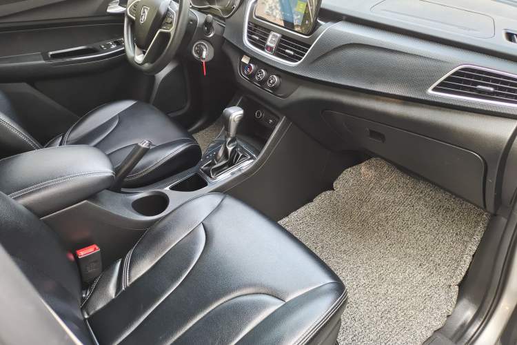 Used Baojun 730 2019 1.5T CVT Fashion Model 7 Seats China V Emission Standard