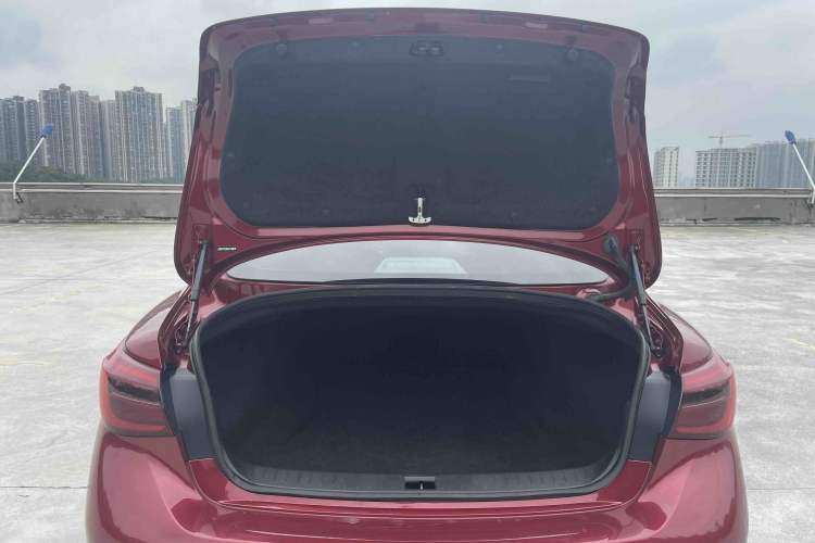 Used Infiniti Q50L 2018 2.0T Comfort Edition China VI Standard
