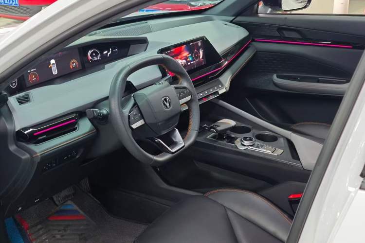 Used Changan UNI-V 2022 1.5T Prestige Version