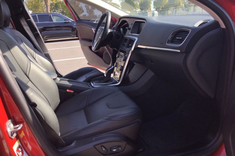 Used Volvo V40 2019 T3 Zhiyi Edition
