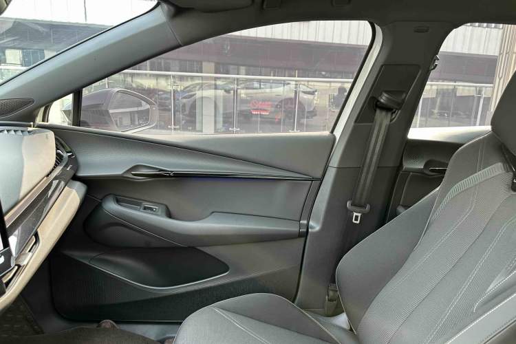 Used Volkswagen ID.UNYX 2024 Pro Long-Range Version