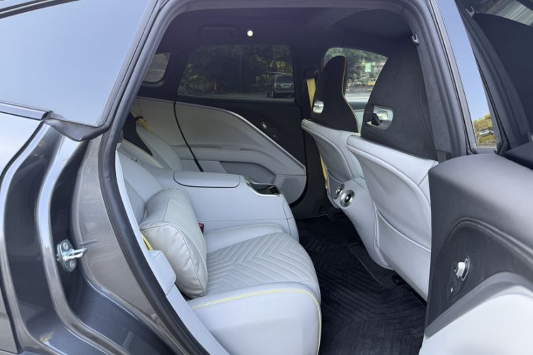 Used  11 2022 Long-Range Dual-Motor Luxury Edition 4 Seats
