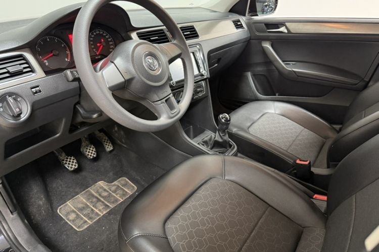 Used Volkswagen Santana 2015 1.6L Manual Comfort Edition
