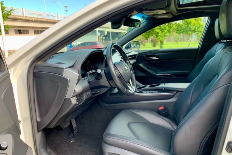 Used Toyota Avalon 2019 Dual-Engine 2.5L Luxury Edition China VI Standard
