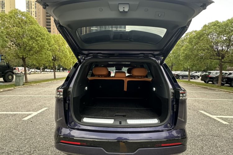 Used  eπ008 2025 636Max All-Electric 5-Seater
