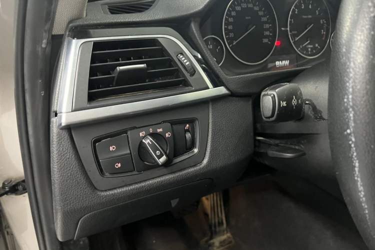 Used BMW 3 Series 2016 320Li Ambition Model
