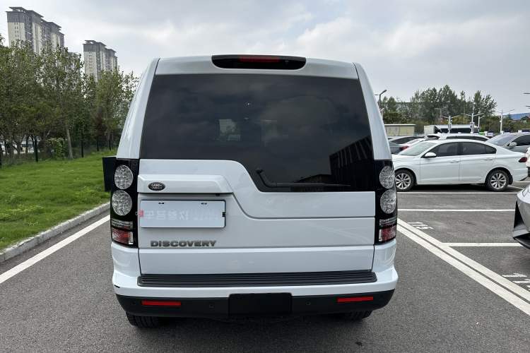 Used Land Rover Discovery 2016 3.0 SC Obsidian Black Heritage Edition SE
