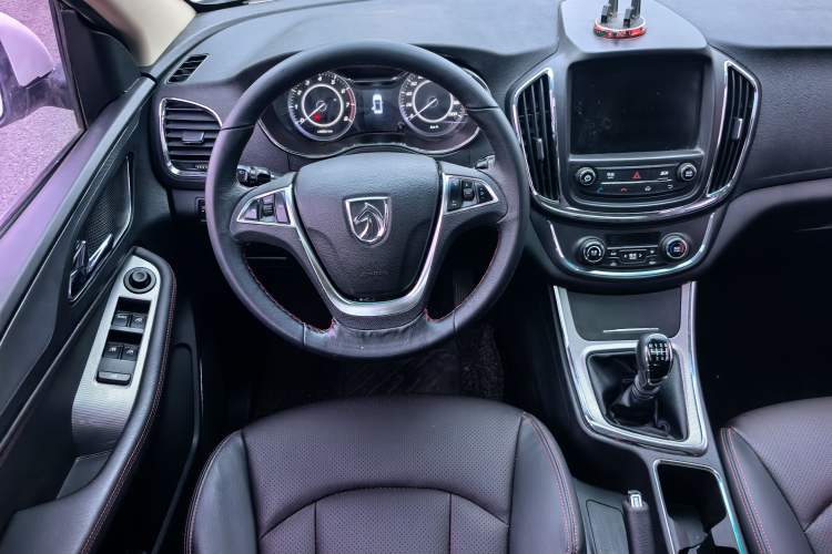 Used Baojun 560 2016 1.5T Manual Luxury Model
