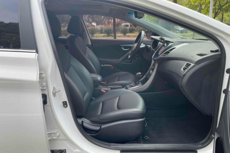 Used Hyundai Elantra 2015 1.6L Automatic Leading Model
