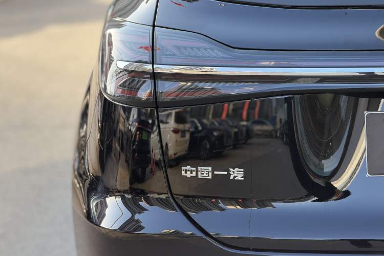 Used Hongqi HS5 2025 2.0T Two-Wheel Drive Flagship Pro Edition
