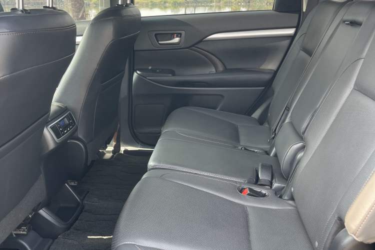 Used Toyota Highlander 2015 2.0T Four-Wheel Drive Luxury Edition 7-Seater
