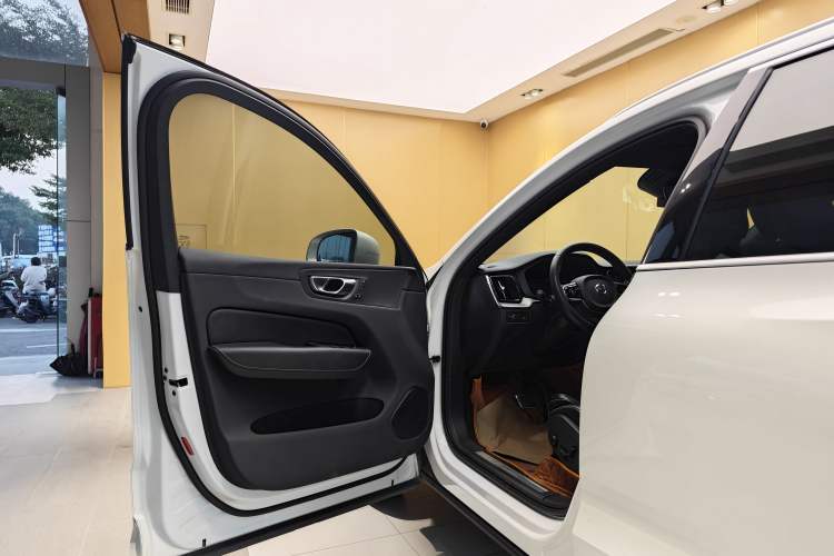 Used Volvo XC60 2019 T5 4x4 Smart & Dynamic Sport Edition China VI Standard