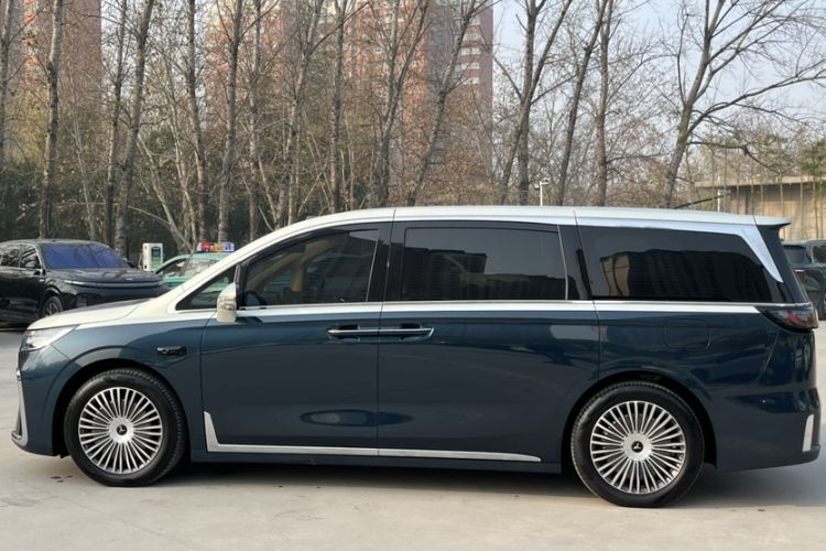 Used VOYAH Dream 2025 PHEV Four-Wheel-Drive Flagship Version – Qiankun Edition
