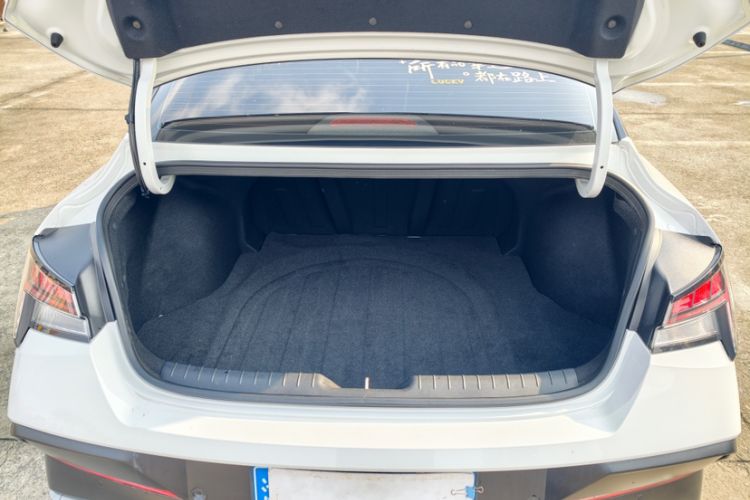 Used Hyundai Elantra 2023 1.5L CVT LUX Prestige Edition
