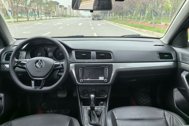 Used Volkswagen Lavida 2015 1.6L Automatic Comfort Edition
