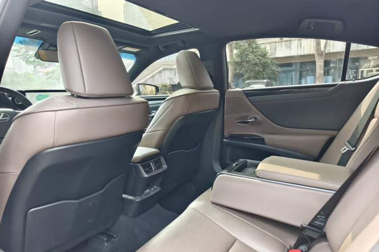 Used Lexus ES 2022 200 Excellence Edition
