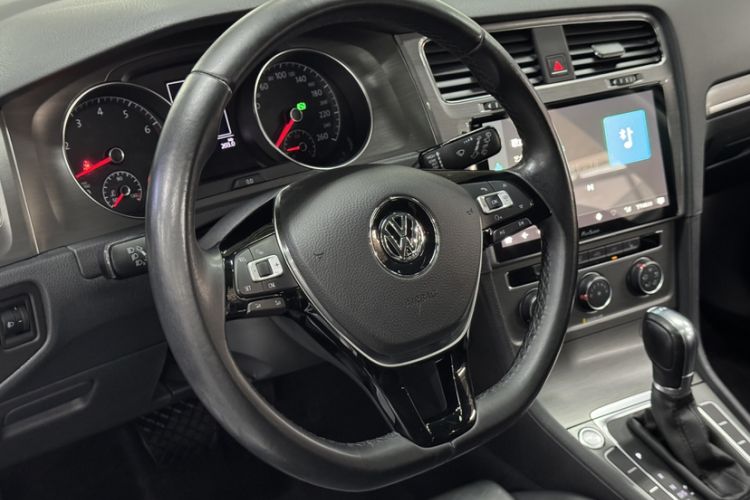 Used Volkswagen Golf 2016 230TSI Automatic Luxury Version
