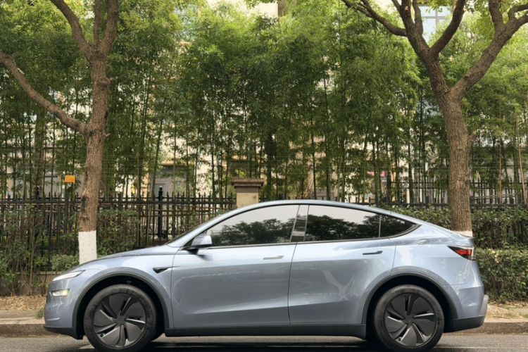 Used Tesla Model Y 2025 Rear-Wheel-Drive Version
