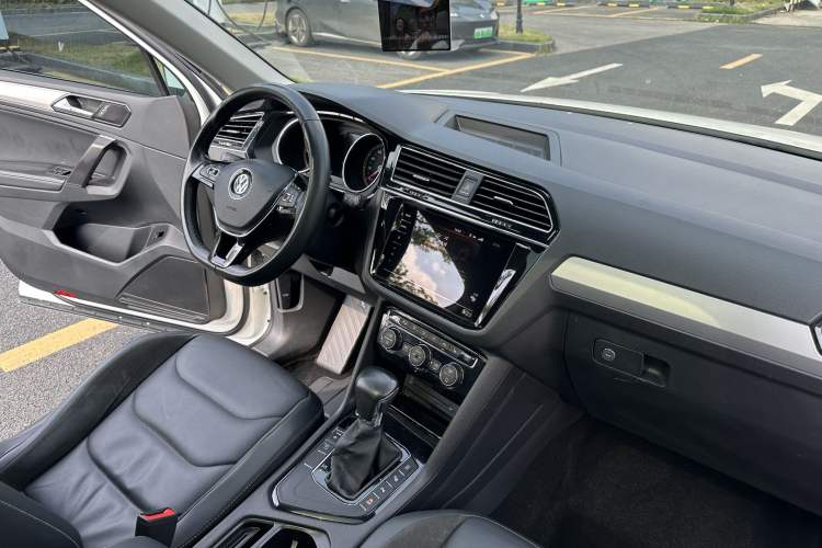 Used Volkswagen Tiguan L 2019 Revised 330TSI Automatic Two-Wheel Drive Smart & Luxury Edition China VI Standard
