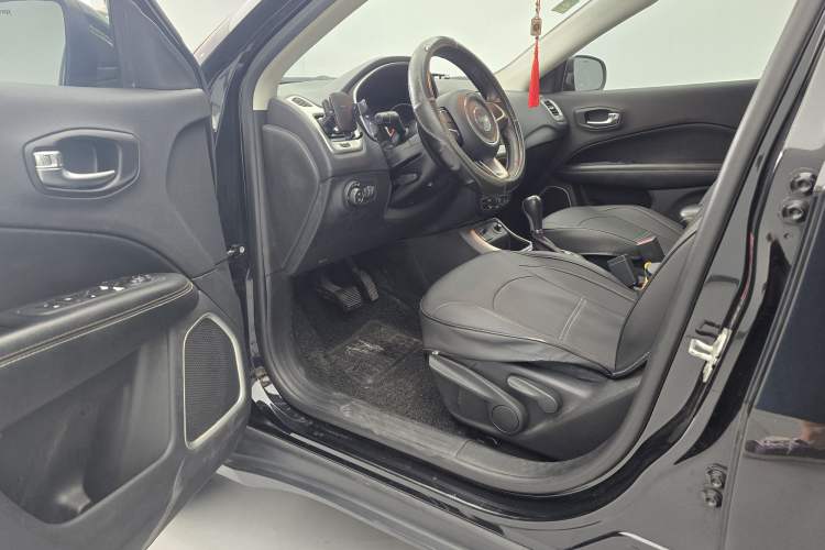 Used  Compass 2017 200T Automatic Family Edition
