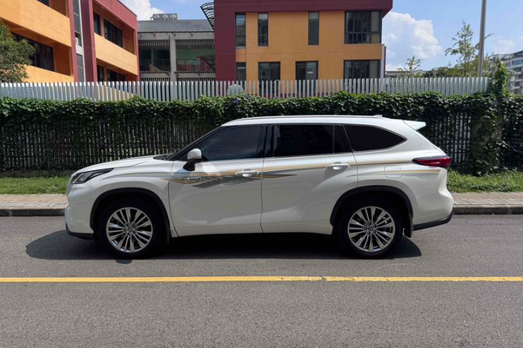 Used Toyota Highlander 2022 Dual-Engine 2.5L Four-Wheel Drive Prestige Version 7 Seats
