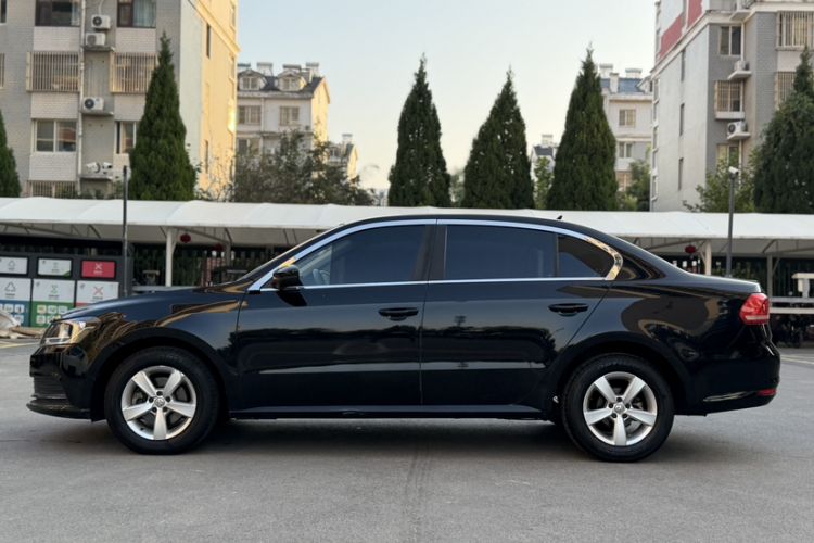 Used Volkswagen Lavida 2015 1.6L Manual Fashion Edition
