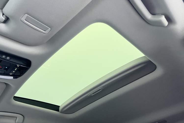 Used Toyota Harrier 2023 2.0L CVT Two-Wheel Drive Luxury Edition
