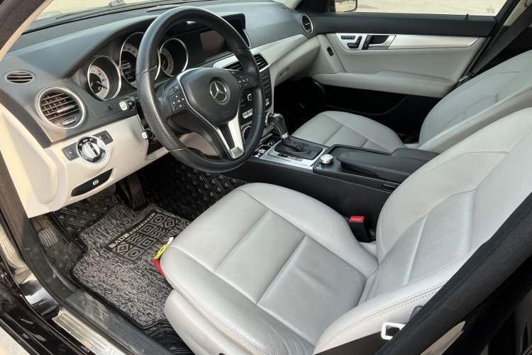 Used Mercedes-Benz C-Class 2011 C 200 Fashion Travel Edition