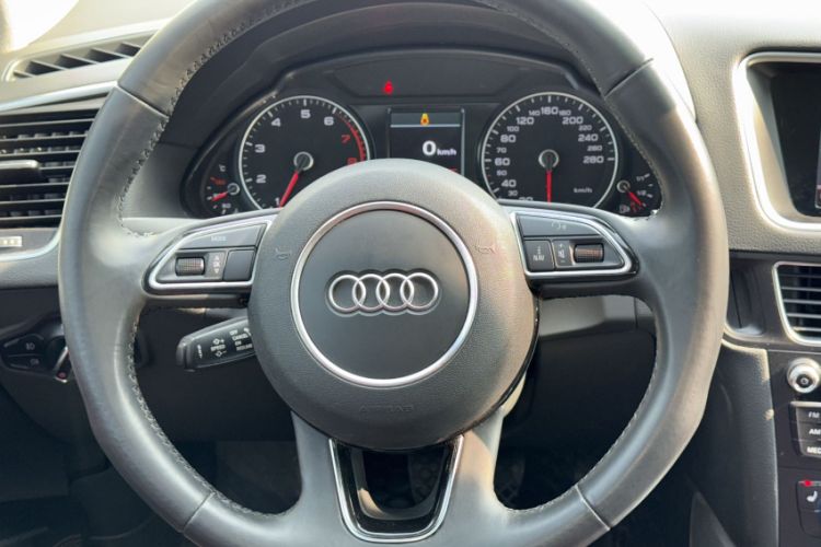 Used Audi Q5 2017 Plus 40 TFSI Technology Model
