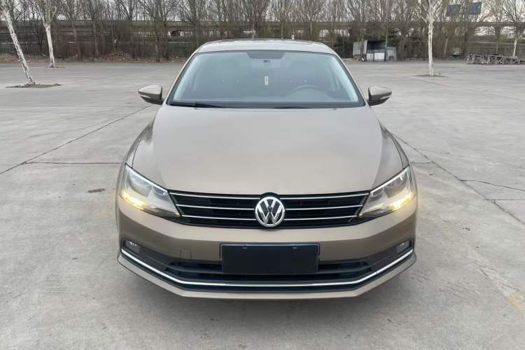 Used Volkswagen Sagitar 2015 230TSI Automatic Comfort Version
