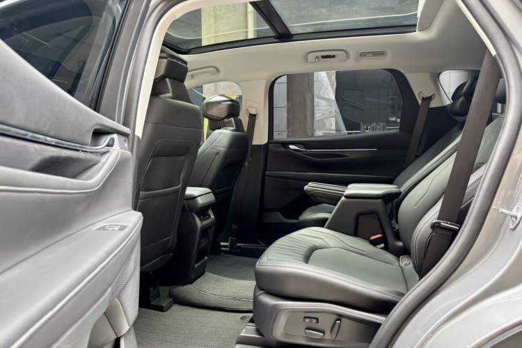 Used Ford Edge 2025 Ford Explorer L 2.0T EcoBoost E-Hybrid Two-Wheel Drive 7-Seater Luxury Model
