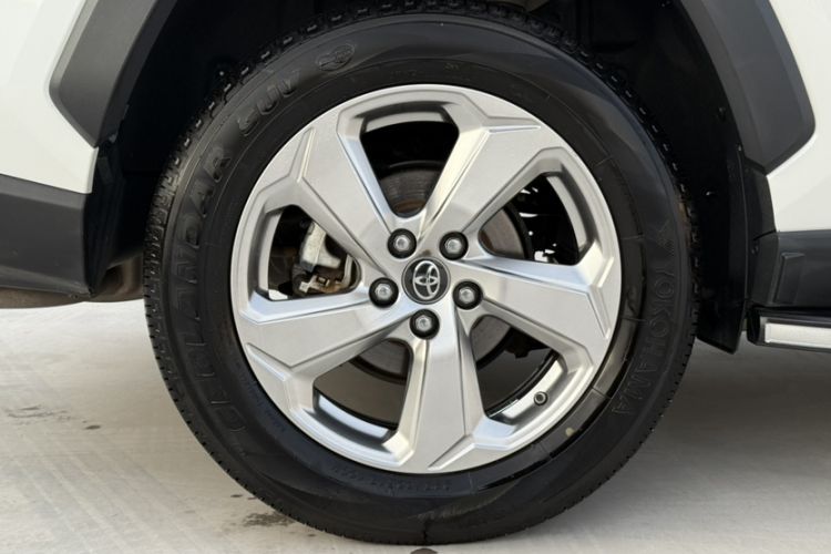 Used Toyota RAV4 2020 Dual-Engine 2.5L E-CVT Two-Wheel Drive Elite Edition
