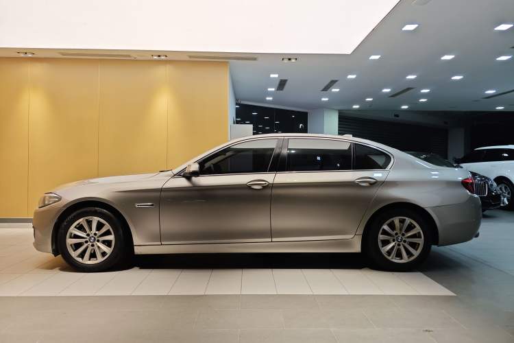 Used BMW 5 Series 2014 520Li Elegant Model
