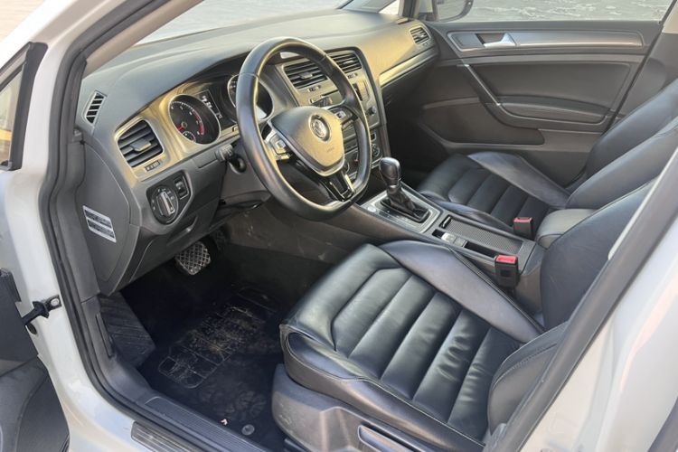 Used Volkswagen Golf 2015 1.4TSI Automatic Luxury Model
