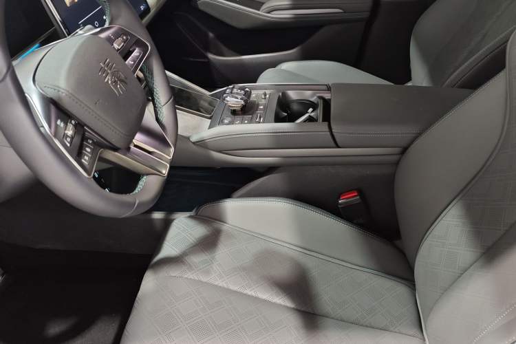 Used BYD Qin L 2024 DM-i 120KM Excellence Model
