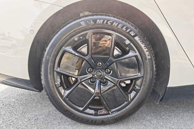 Used  SU7 2024 Rear-Drive Long-Range Intelligent Driving Version
