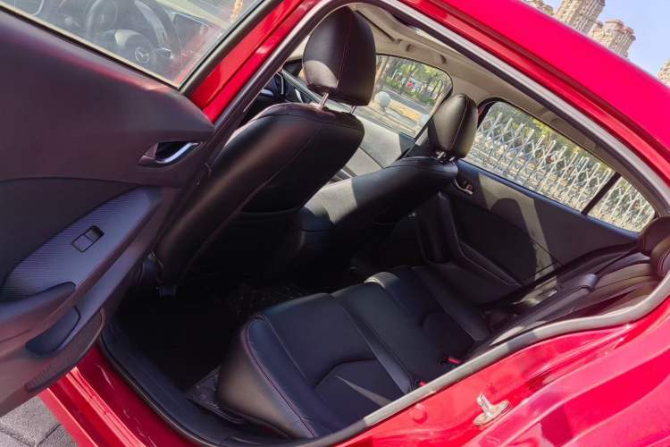 Used Mazda Mazda 3 Axela 2016 Sedan 1.5L Automatic Luxury Model
