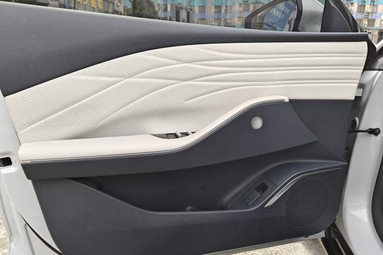 Used  E8 2024 665 km Range Rear-Drive Starship Long-Range Version
