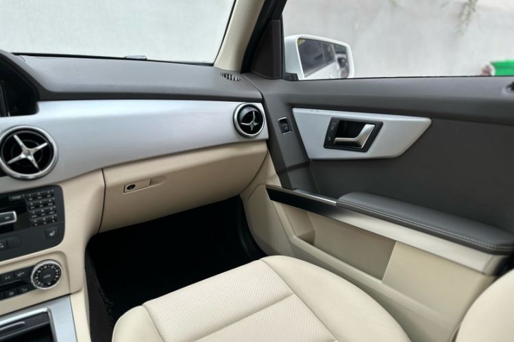 Used Mercedes-Benz GLK-Class 2013 GLK 300 4MATIC Dynamic Sunroof Model
