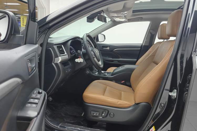 Used Toyota Highlander 2018 2.0T Four-Wheel Drive Knight Edition 7 Seats China VI Standard
