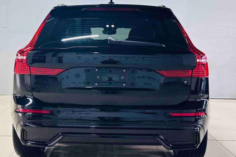 Used Volvo XC60 New Energy 2025 Plug-in Hybrid Long-Range All-Wheel Drive Zhiyuan Extreme Night Black Edition
