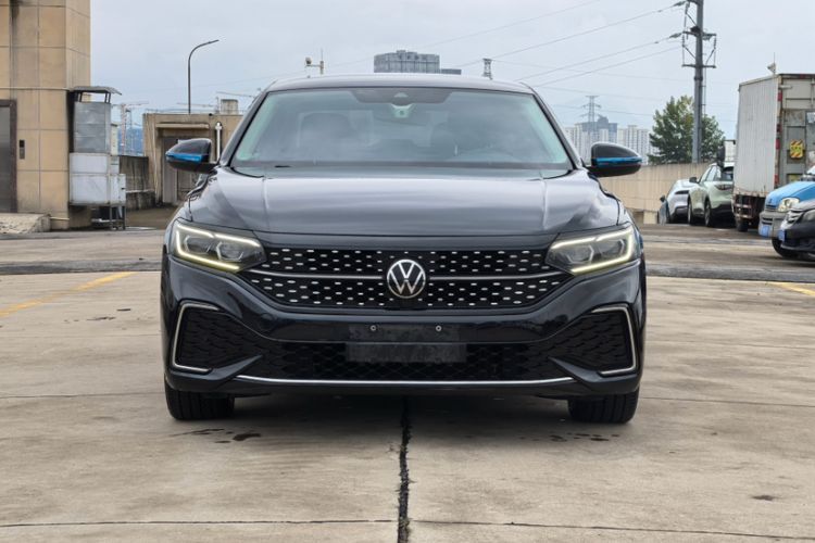 Used Volkswagen Passat 2022 330TSI Starry Luxury Edition – Exclusive Special Edition