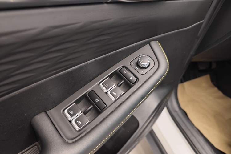 Used Geely Auto Coolray 2025 Bin Yue L 1.5T DCT Starlight Edition
