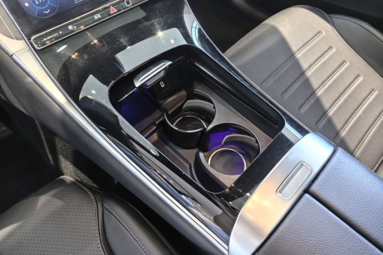 Used Mercedes-Benz GLC 2023 Facelift GLC 260 L 4MATIC Luxury Version 5 Seats