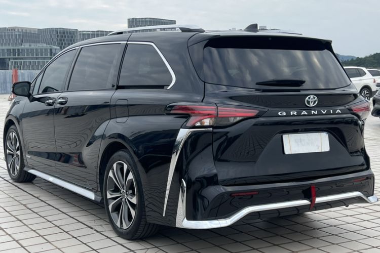 Used Toyota Granvia 2023 2.5L Hybrid Flagship VIP Edition
